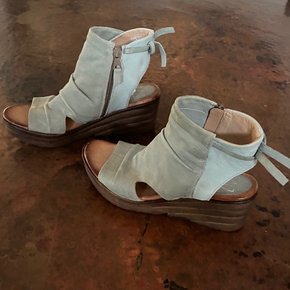 Miz Mooz Light Green Wedge Sandal size 8
